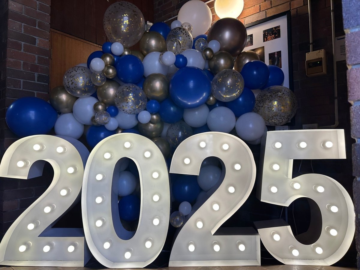 High School Graduation Balloon Garland with 1m LED Number Lights ...